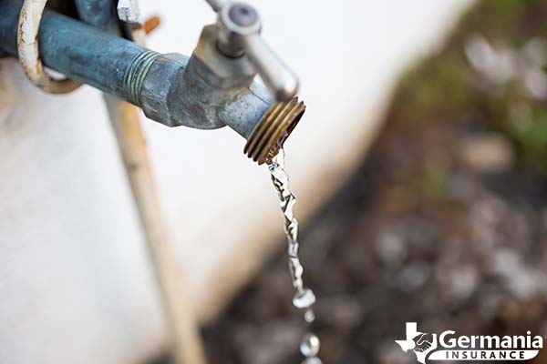 Draining the plumbing to winterize a house